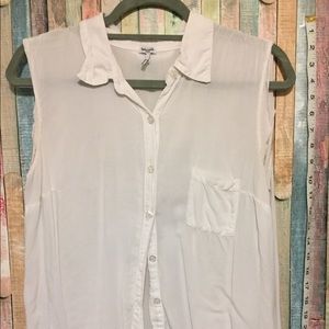 Sleeveless blouse